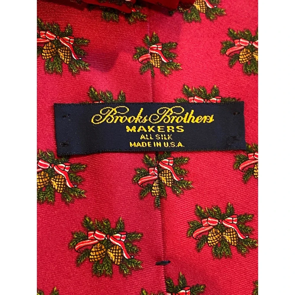 Brooks Brothers Makers Mens Red Silk Pinecone Christmas Holiday Tie Made in‎ USA